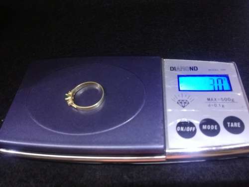 18ct gold ring with diamonds and emerald 3g