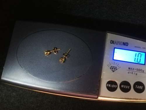 9ct gold earrings 1g set with simulated diamonds