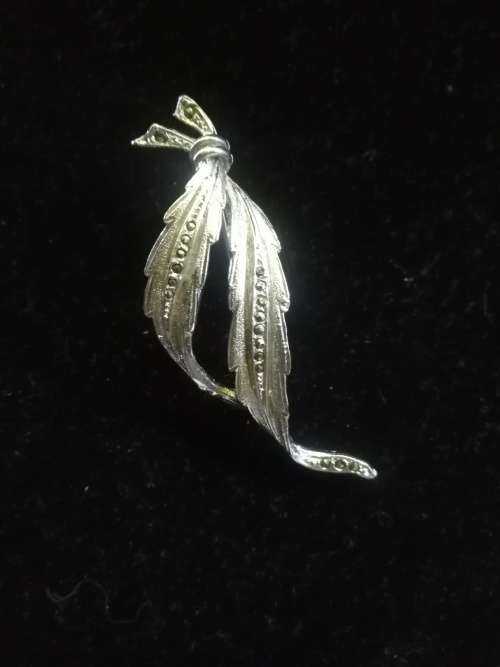 Vintage brooch - pretty!