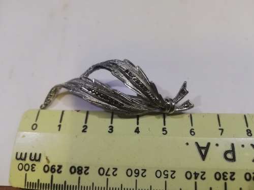 Vintage brooch - pretty!