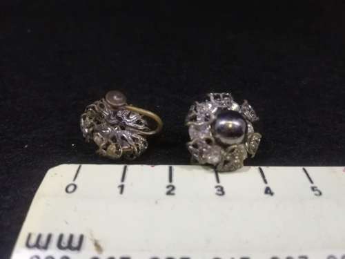 Vintage screw on earrings
