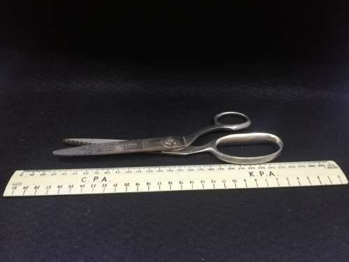 Big Vintage Pinking shears scissors