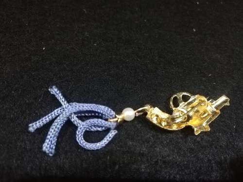 Cute revolver brooch