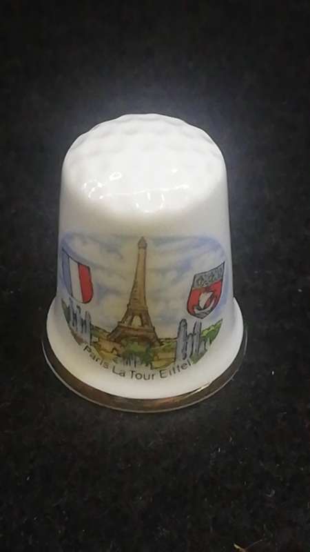 Porcelain thimble Paris La tour Eiffel