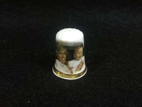 COLLECTABLE FINE BONE CHINA THIMBLE `PRINCE WILLIAM 21ST JUNE 1983` BY FINSBURY