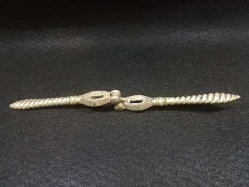 Metal nut cracker