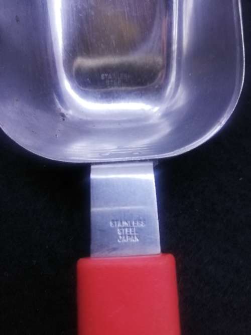 Scoop with red handle - made in Japan