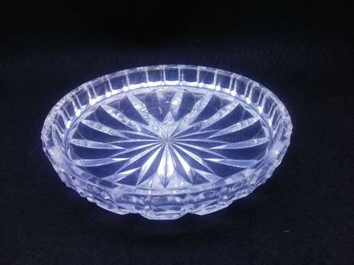 Set of 6 heavy cut glass/crystal shallow bowls - like new