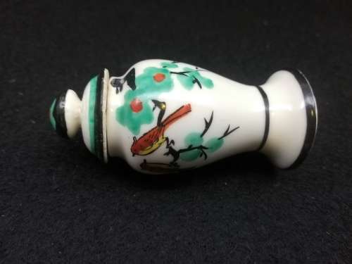 Screw top salt pot