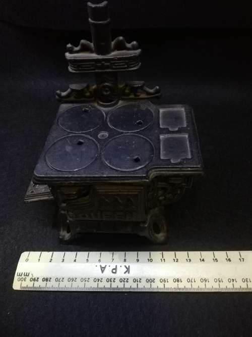 Miniature Antique Cast Iron Queen stove -  Salesman Sample