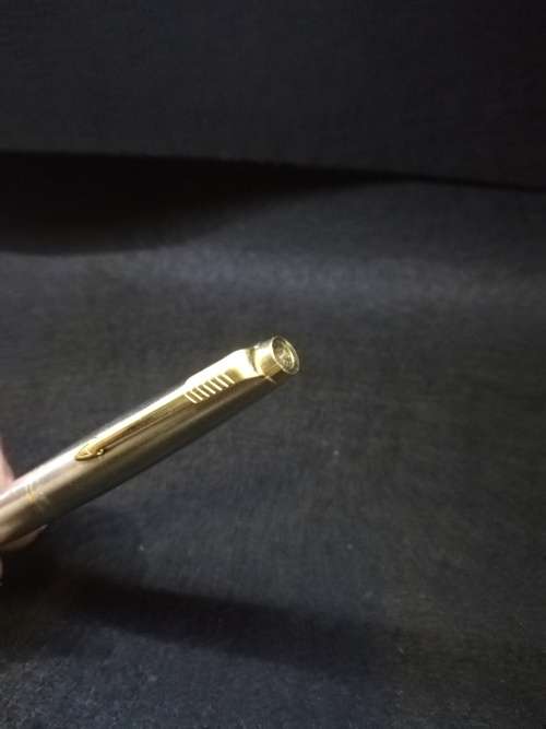 Vintage Parker fountain pen with ink refills