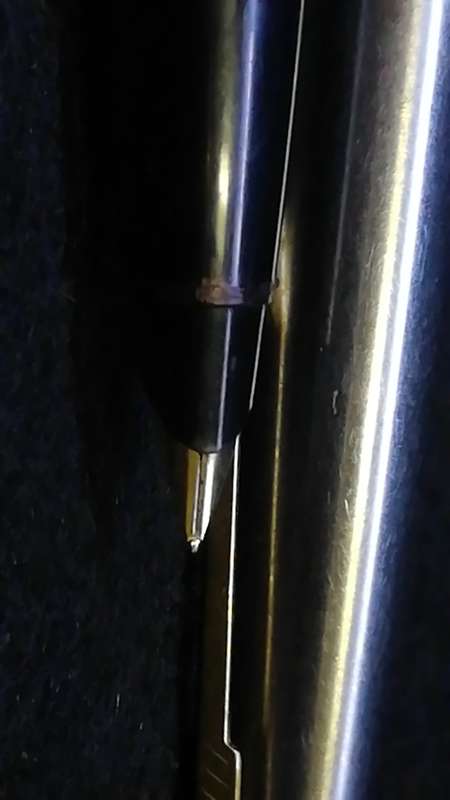 Vintage Parker fountain pen with ink refills
