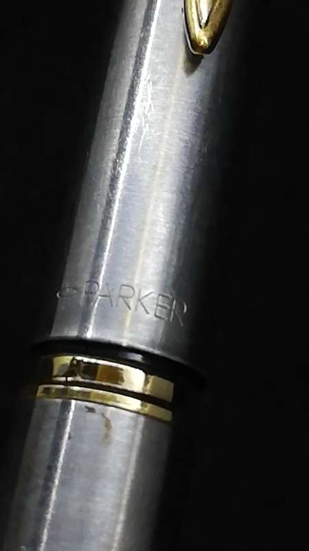 Vintage Parker fountain pen with ink refills