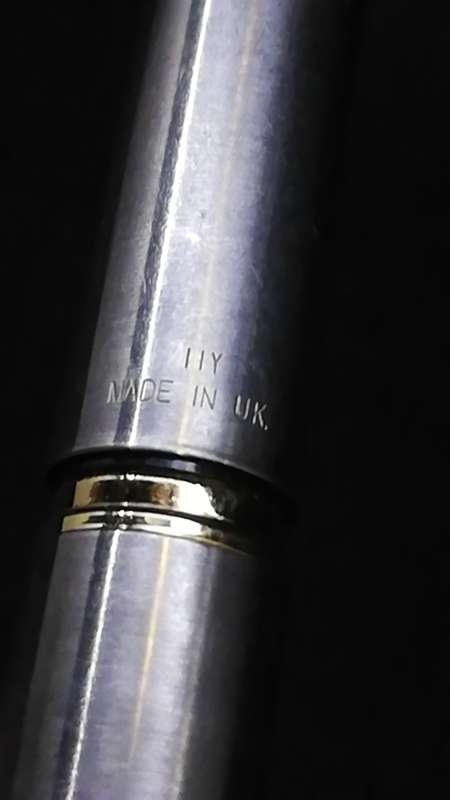 Vintage Parker fountain pen with ink refills