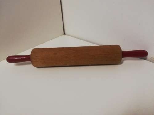 Cake roller with red handles