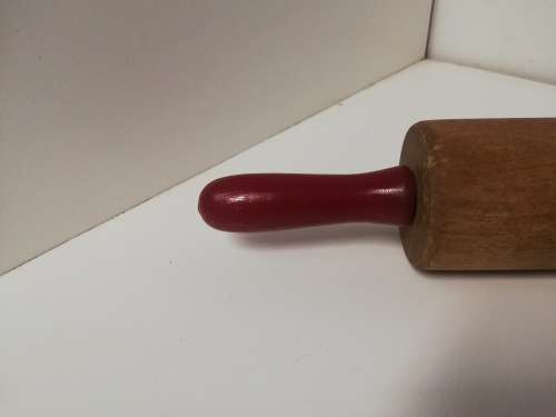 Cake roller with red handles