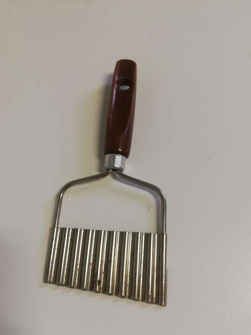 Vintage crinkle cutter