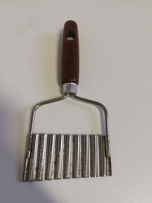 Vintage crinkle cutter