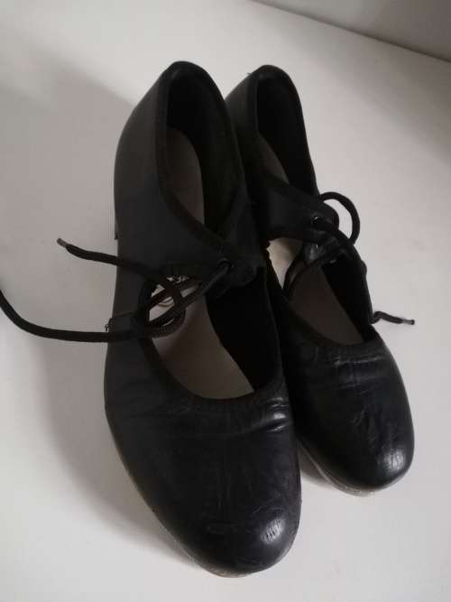Tap shoes - handmade by Dancewell size 6