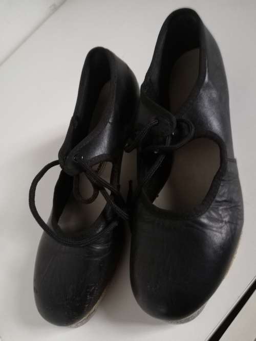 Tap shoes - handmade by Dancewell size 6