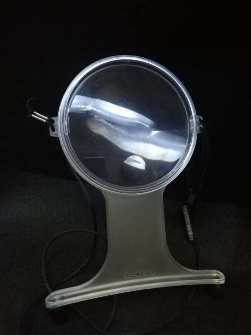 Hands free magnifier