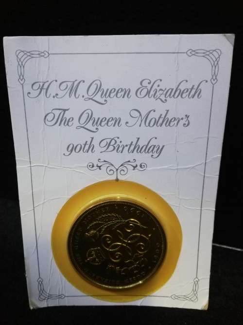 HM Queen Elizabeth The Queen mother`s 90th Birthday Commemorative 5 pound coin