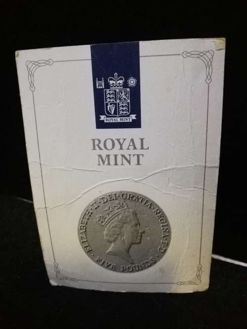 HM Queen Elizabeth The Queen mother`s 90th Birthday Commemorative 5 pound coin