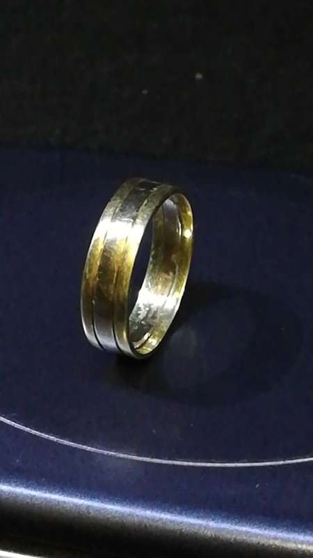 18ct men`s wedding ring 6.1g