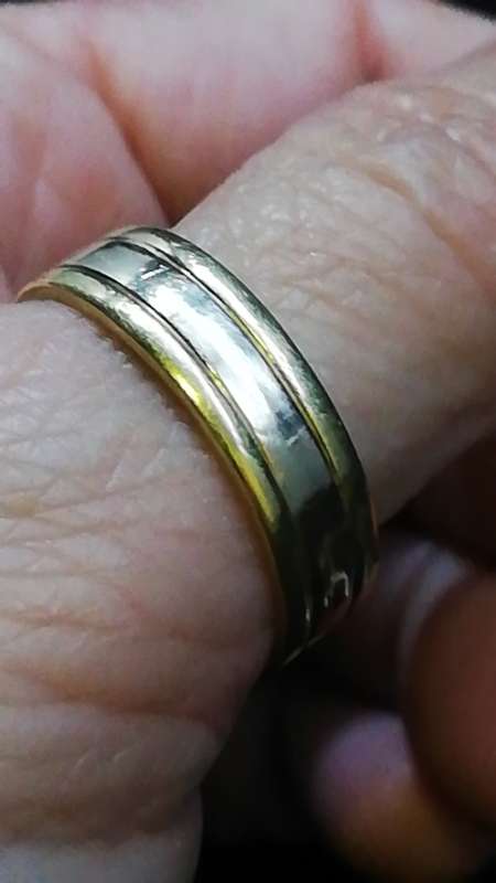 18ct men`s wedding ring 6.1g