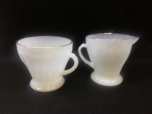 Anchor Hocking milk and sugar set