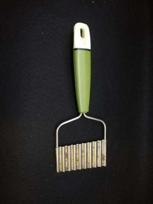 Green crinkly cut tool