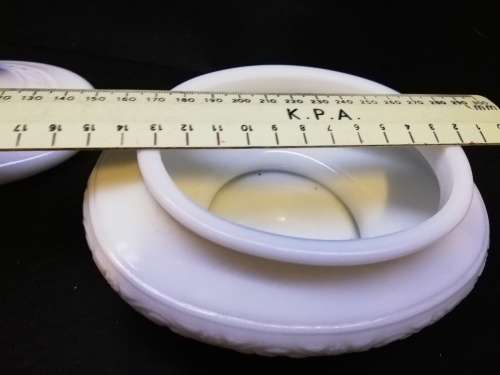 Milk glass bowl and lid/trinket