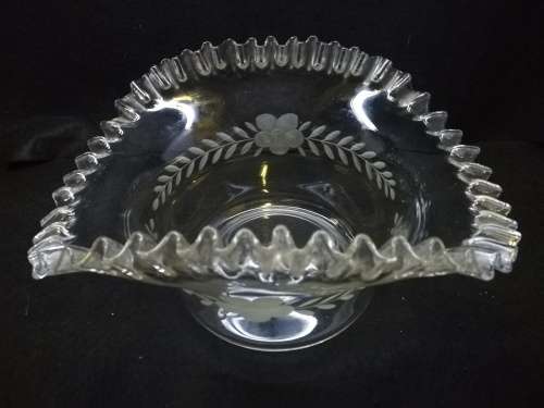 Fenton? ruffled glass basket/bowl
