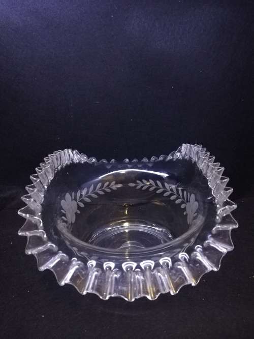 Fenton? ruffled glass basket/bowl