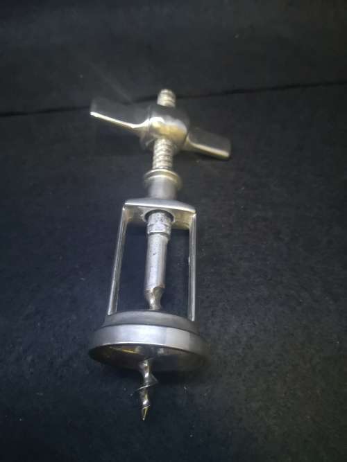 Mechanical cork screw
