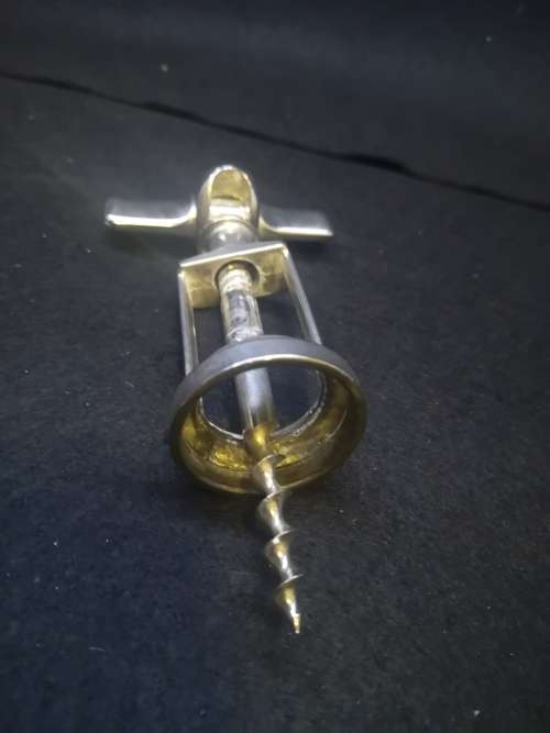 Mechanical cork screw