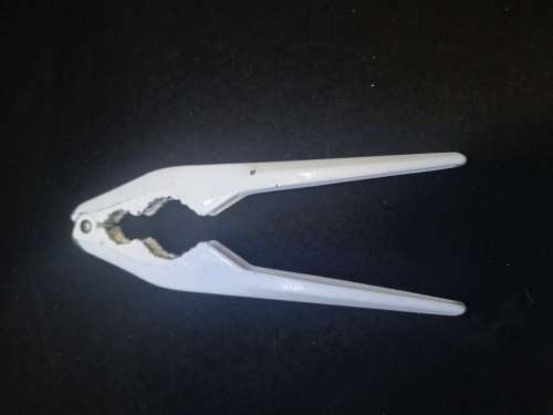 Nut cracker