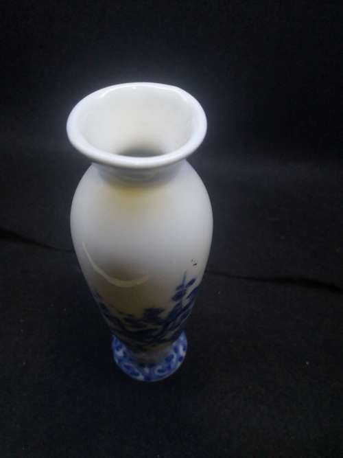 Blue and white bud vase
