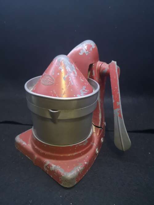 Good Housekeeping Institute Streamline Super Juicer Cast Metal - RED