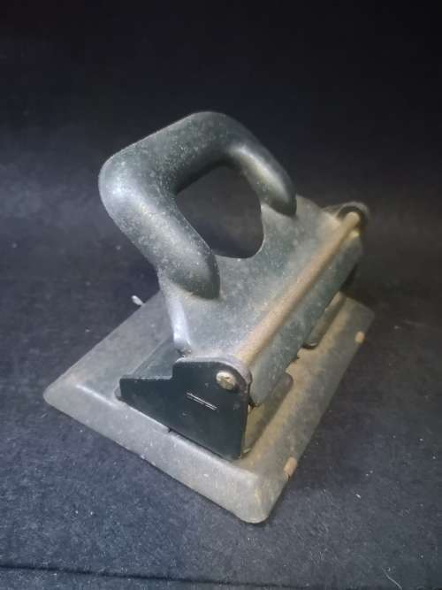 Metal punch