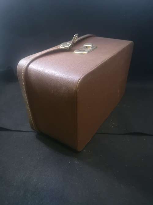 Small vintage vanity case with key