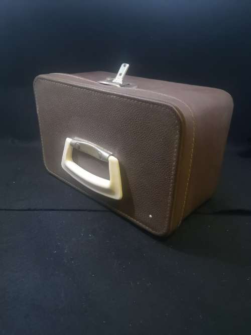 Small vintage vanity case with key