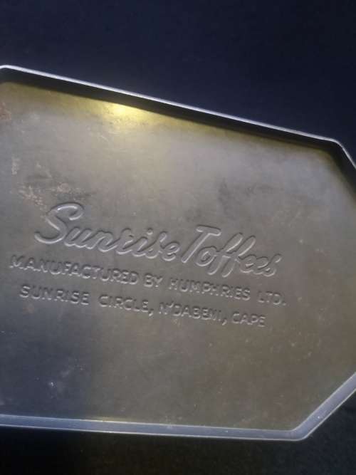 Sunrise toffee tin