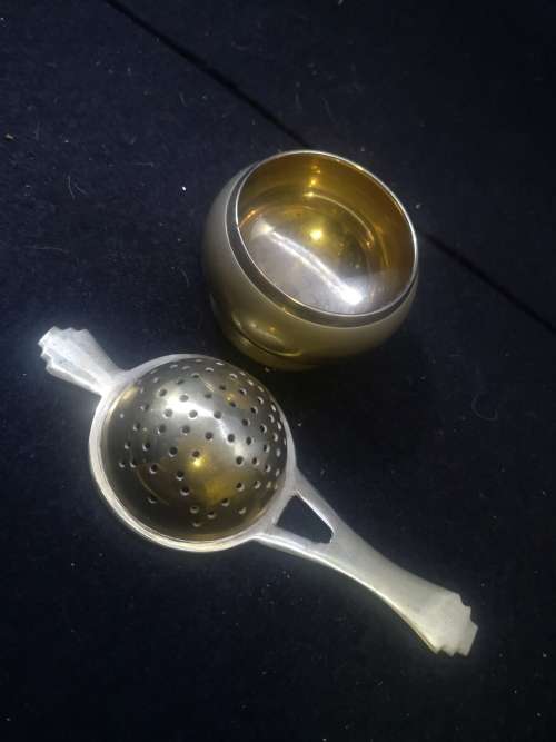 Tea rest/strainer