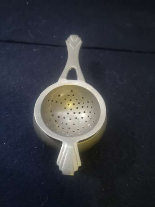 Tea rest/strainer