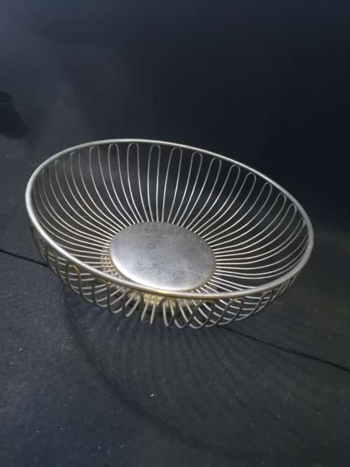 Metal fruit bowl