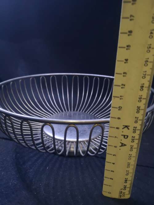 Metal fruit bowl