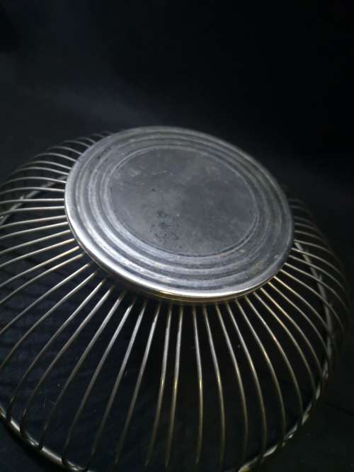 Metal fruit bowl