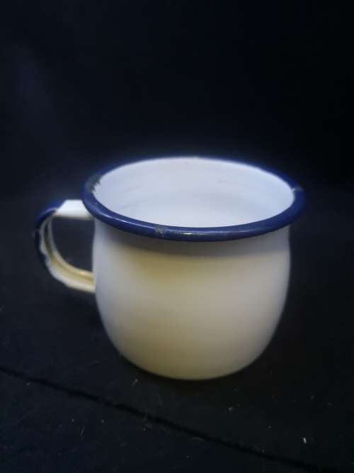 VINTAGE MUNDER EMAIL MÜNDER-EMAIL ENAMEL FARMHOUSE DAIRY COW CUP, GERMANY