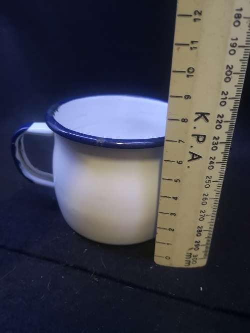 VINTAGE MUNDER EMAIL MÜNDER-EMAIL ENAMEL FARMHOUSE DAIRY COW CUP, GERMANY